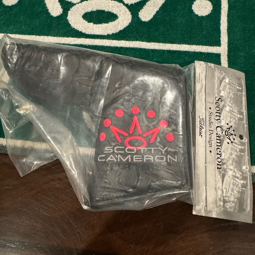 Scotty Cameron Black Putter Cover. Club Cameron